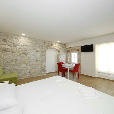 Πανσιόν Idassa Atrium 4*