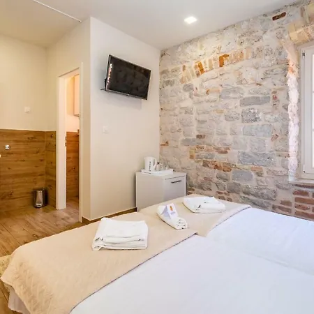 בית הארחה Idassa Atrium 4*