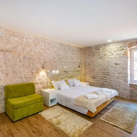 בית הארחה Idassa Atrium 4*