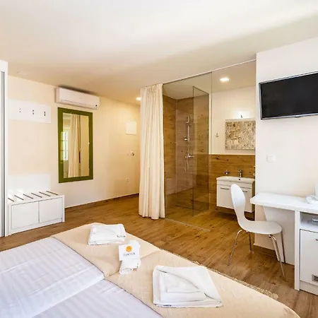 Idassa Atrium בית הארחה 4*