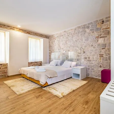 Idassa Atrium בית הארחה 4*